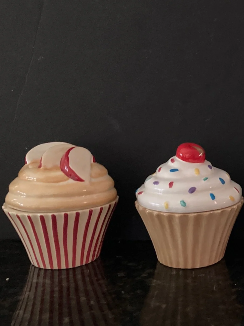 Valerie Parr Hill Set of 4 Candles/Apple/Sprinkle/Blueberry/Chocolate Chip/NEW!